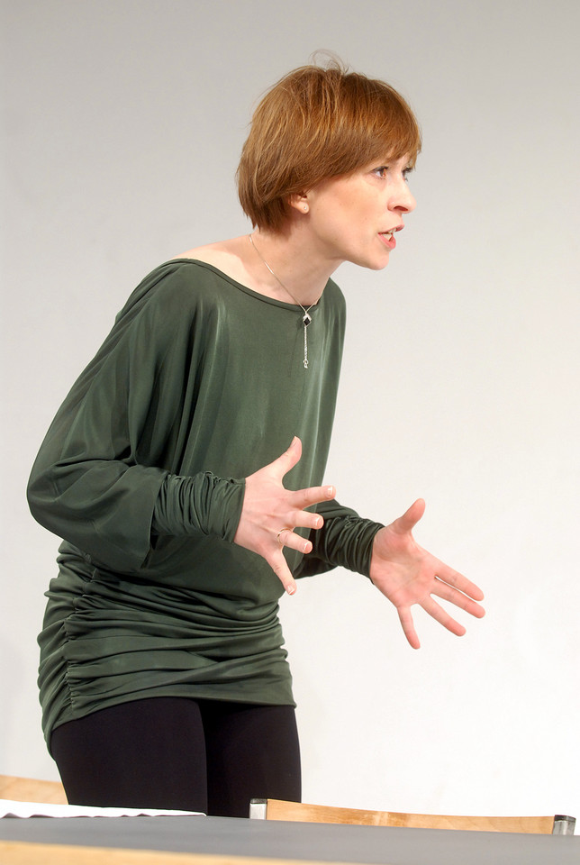 Anna Moskal w sztuce "Sieroty" w Teatrze Powszechnym