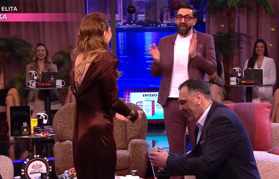 Kasper zaprosio Minu 