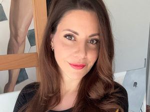 Carrie Bradshaw is megjelenik a brit VOGUE felfedezettje, Pál Dóra festményein