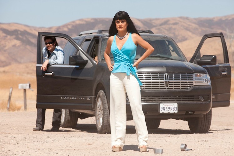 Salma Hayek i Benicio del Toro w filmie 'Savages: ponad bezprawiem'