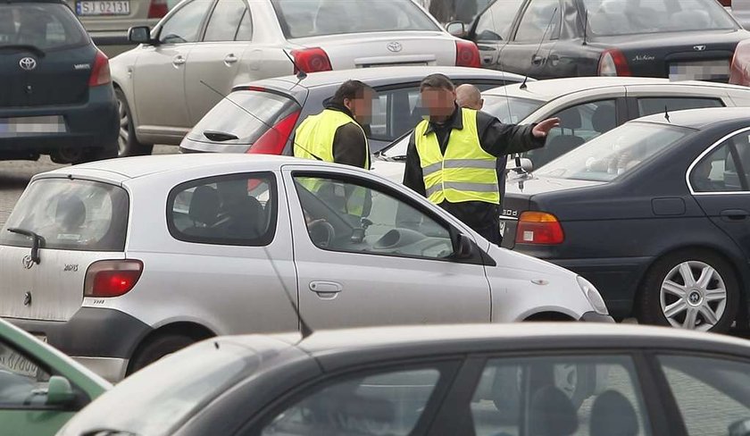 Przegońcie fałszywych parkingowych