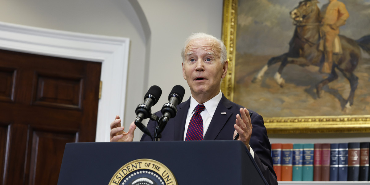Joe Biden wygłasza w Białym Domu uwagi na temat limitu zadłużenia.