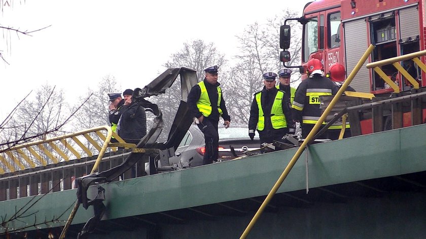 Tir wpadł do rzeki, zginął kierowca. Nowe fakty