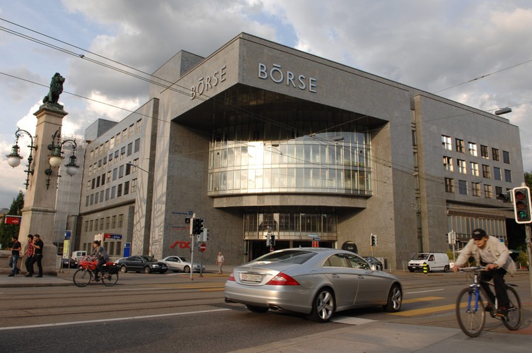 Giełda w Zurychu, który nie dość że zajmuje dziesiąte miejsce na liście najważniejszych centrów finansowych świata, w latach 2006-2008 uznawany był za miasto szczycące się najlepszą jakością życia na świecie.