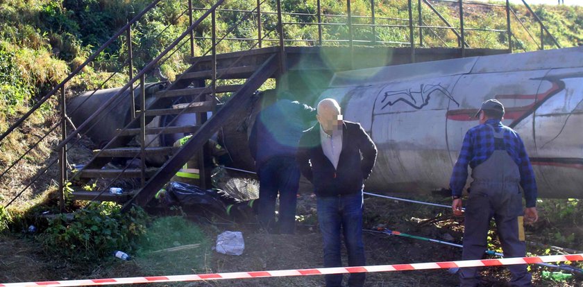 Szukają go od tygodnia. Utknął obok rury ciepłowniczej