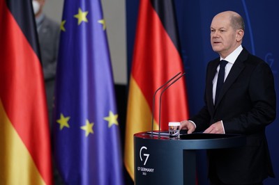 'Putin przynosi cierpienie swoim sąsiadom'. Kanclerz Niemiec zapowiada surowe sankcje wobec Rosji