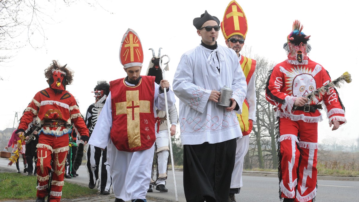 Zapraszamy do przeczytania cotygodniowego felietonu Marka Szołtyska pisanego śląską gwarą. Nasz autor jest pisarzem, publicystą, dziennikarzem, fotoreporterem, nauczycielem historii, ale przede wszystkim Ślązokiem i autorem wielu poczytnych książek o Śląsku.