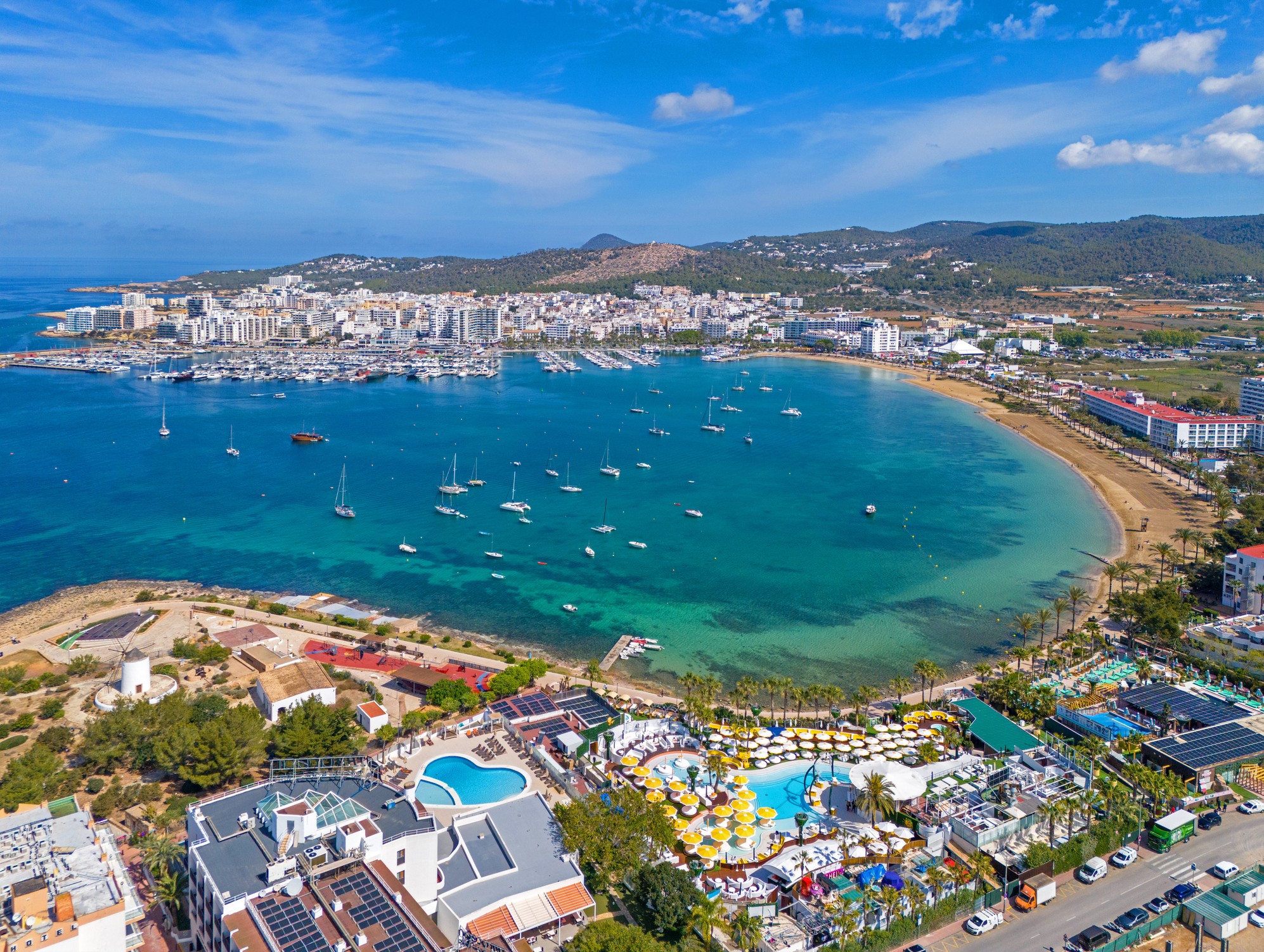 Ibiza patrí medzi vyhľadávané dovolenkové destinácie. (ilustračné foto)