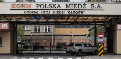 Tragedia w Hucie Głogów. Pracownik spadł z dachu