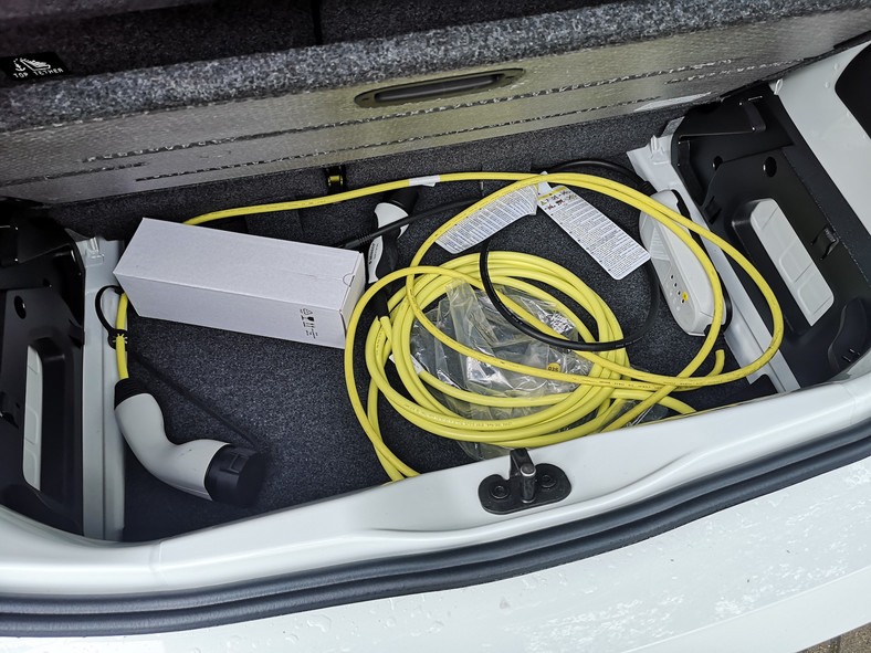 Volkswagen e-Up! – miejsce pod podłogą bagażnika m.in. na kable
