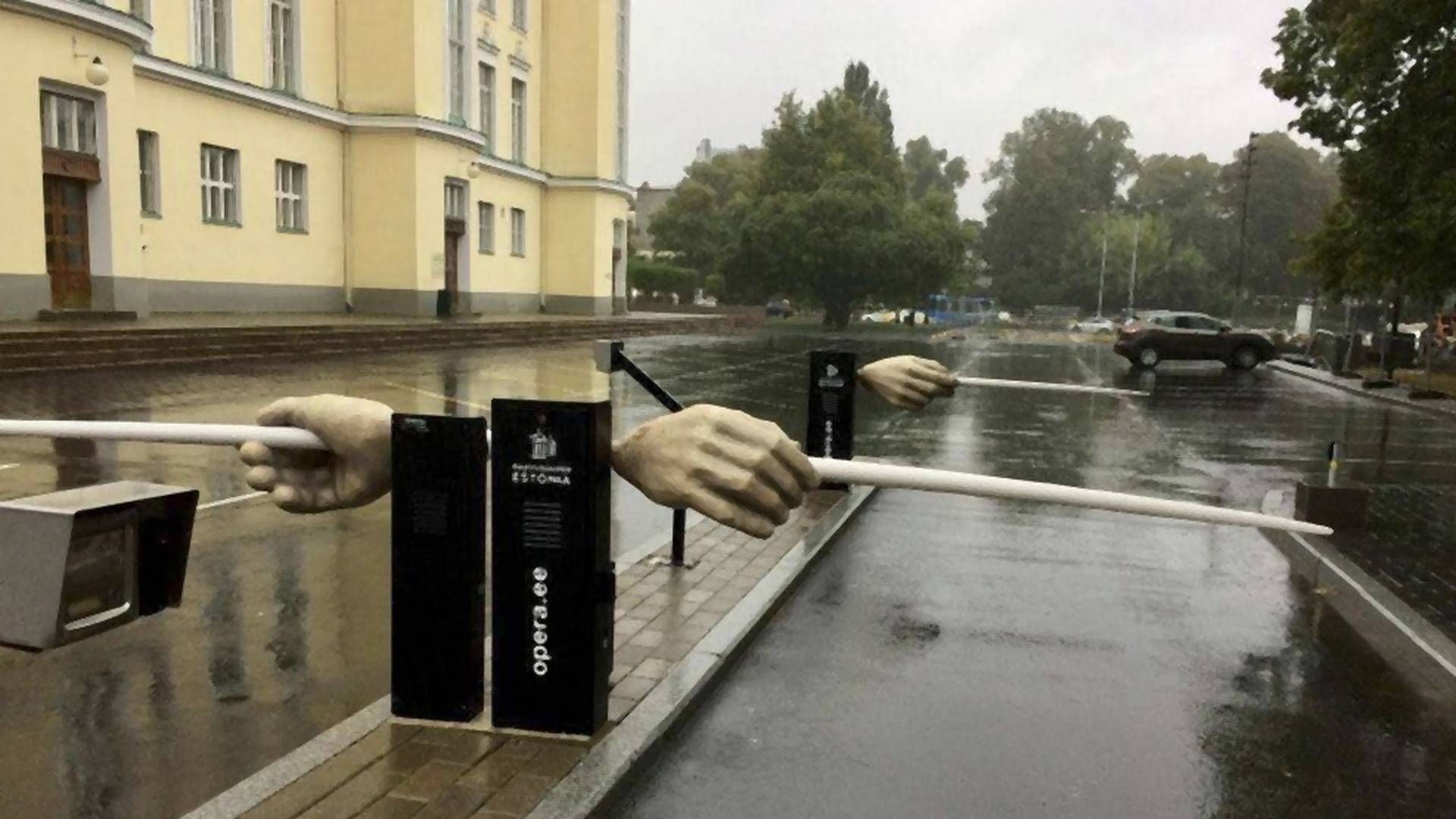 Najoriginalnija rampa za parking nalazi se ispred zgrade opere u Estoniji