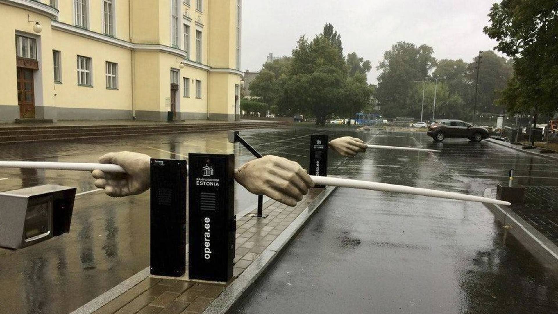 Najoriginalnija rampa za parking nalazi se ispred zgrade opere u Estoniji