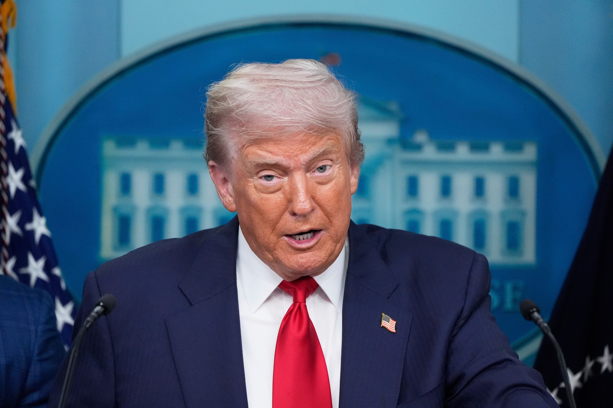 Americký prezident Donald Trump počas tlačovej konferencie v Bielom dome vo Washingtone