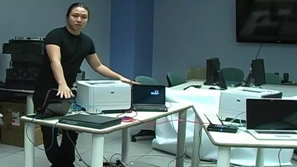 Ang Cui podpala drukarkę wirusem