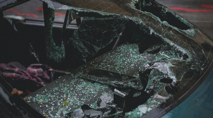 Meghalt egy autós Komáromban, miután egy betonelemnek ütközött /Illusztráció: Pexels