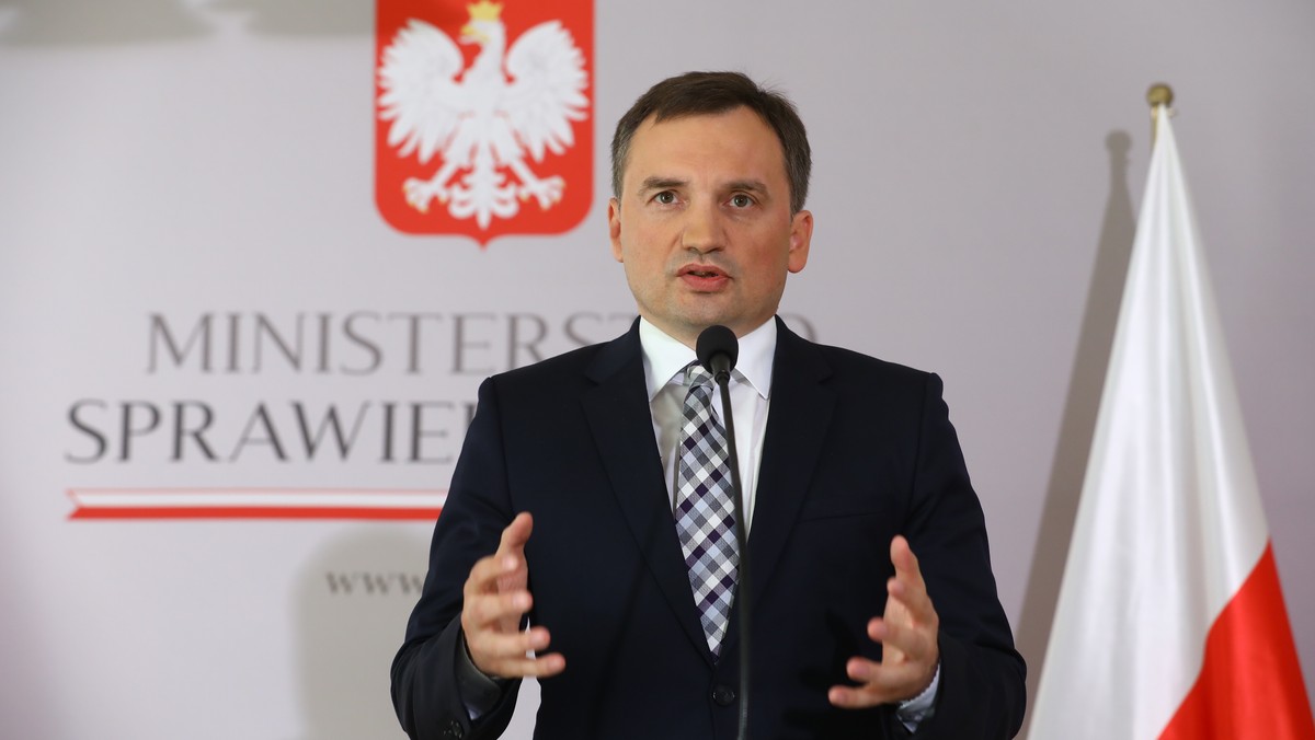 Minister sprawiedliwości zadeklarował również, że jego resort jest gotowy wydać opinię w tej sprawie "na każdym etapie".