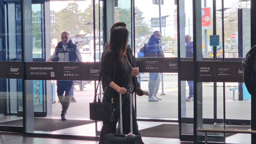 Sloboda Mićalović i Igor Đorđević na aerodromu