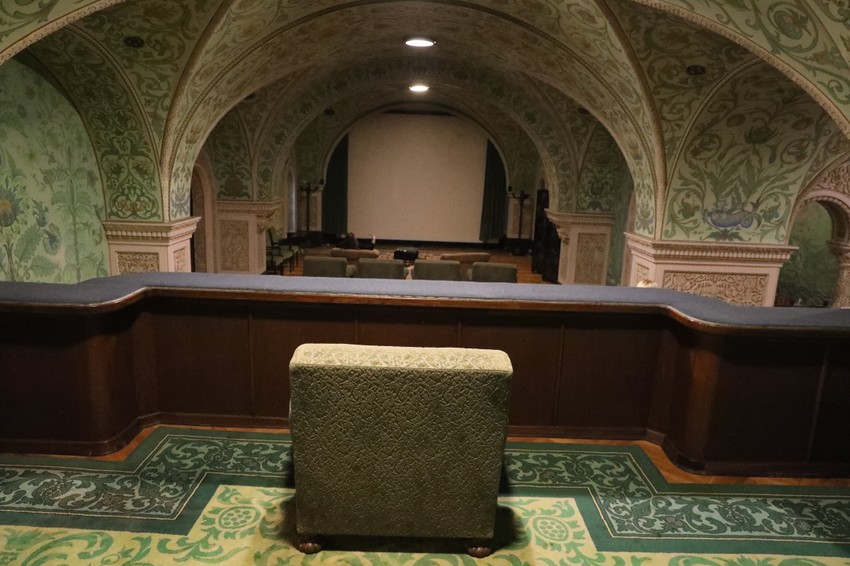 Bioskopska sala i fotelja na kojoj je Tito sedeo