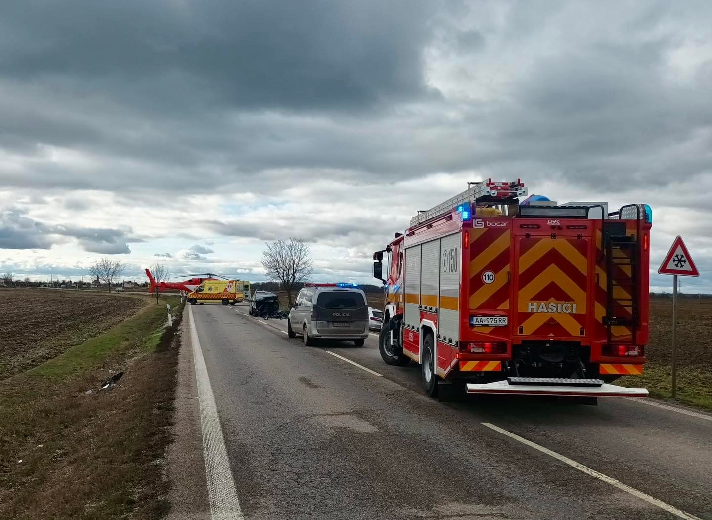 V obci Horná Seč v okrese Levice došlo k čelnej zrážke dvoch áut. 