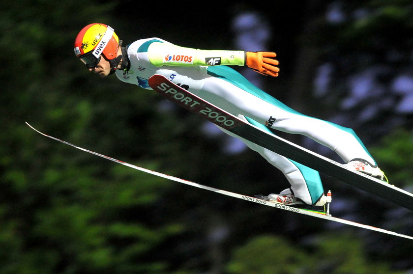 Jakub Wolny podczas zawodów letniej Grand Prix spadł ze skoczni w Klingenthal