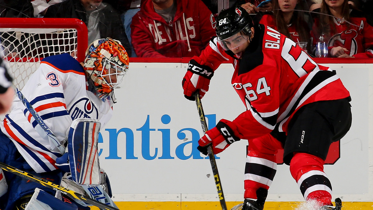 Przed wygranym 2:1 meczem New Jersey Devils kontra Edmonton Oilers swoje miejsce miała wyjątkowa ceremonia. Diabły z Newark uhonorowały legendarnego bramkarza Martina Brodeura, podwieszając bluzę z jego nazwiskiem pod dachem hali Prudential Center. Nikt już nigdy nie zagra z numerem "30" w barwach Devils.