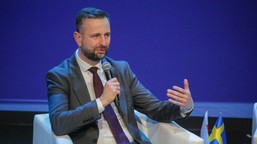 szef mon o safe: opozycja nie może być przeciwko polsce