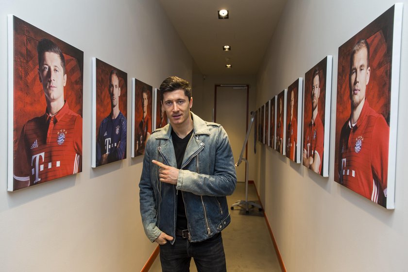 Pilka nozna. Bayern Monachium. Robert Lewandowski. Sesja fotograficzna. 14.12.2016