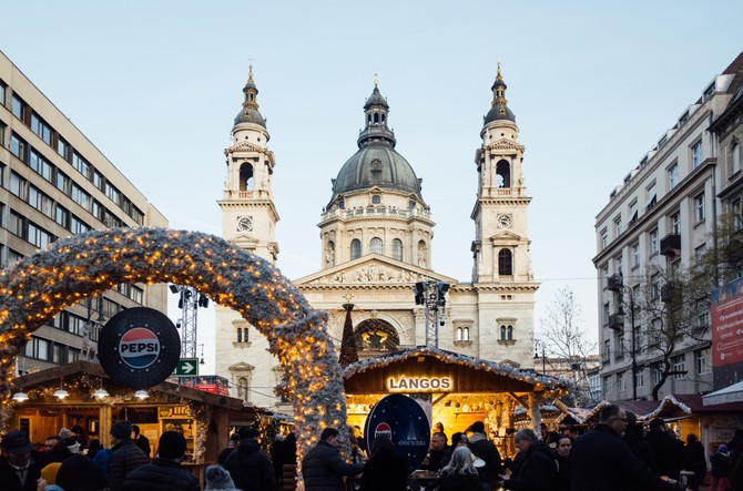 Crkva svetog Ištvana i Advent u Pešti