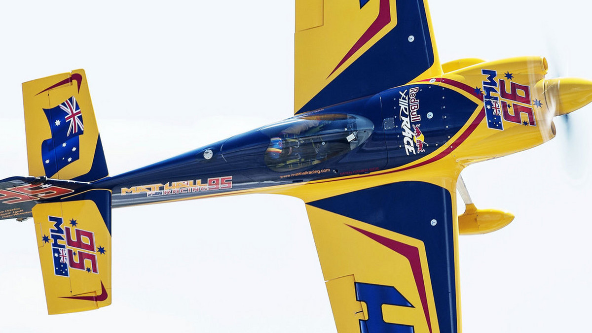 Matt Hall dzieli się z oficjalną stroną internetową Red Bull Air Race spostrzeżeniami na temat sprawności jego MXS-R'a na tle Edge'ów w tym sezonie. Choć w Red Bull Air Race tylko dwóch pilotów lata MXS-R'ami, zarówno Matt Hall, jak i Nigel Lamb zaliczali w tym sezonie podium.