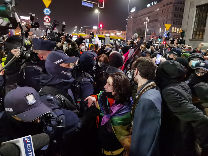 RPO: Zatrzymani podczas środowego protestu otrzymali pomoc prawną tylko dzięki prawnikom pro bono