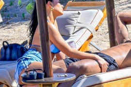 SLIKA KOJA JE ZGRANULA PLANETU! Slavnom fudbaleru devojka SPUSTILA GLAVU NA MEĐUNOŽJE i desio se prizor o kom bruje DOSLOVNO SVI - evo kako se oni PRAVDAJU