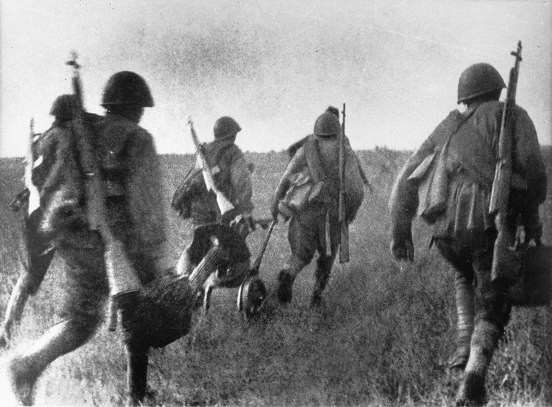 Pod Lenino stoczyła pierwszą swą bitwę, sformowana w ZSRR, I Dywizja Piechoty im. Tadeusza Kościuszki (12.10.1943 r.)