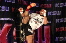 Mamed Khalidov wykończył rywala, ale okupił to kontuzją