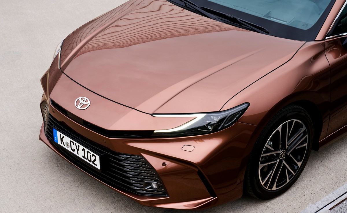 Nowa Toyota Camry w Polsce sprzedaje się świetnie. Japoński model jest najpopularniejszą hybrydą na świecie