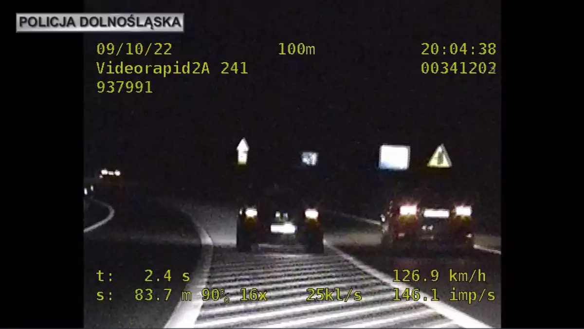 Przekroczył prędkość o 78 km/h i wyprzedzał, gdzie popadnie. Dostał 29 punktów karnych