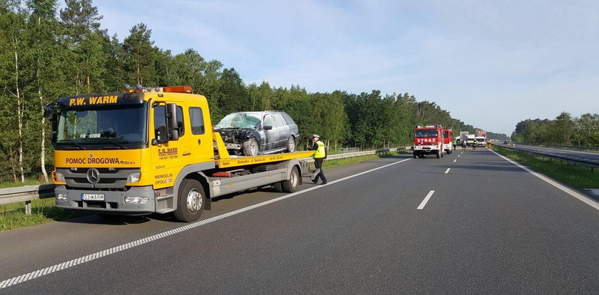 BMW uderzyło w tira i spłonęło. Wielu rannych