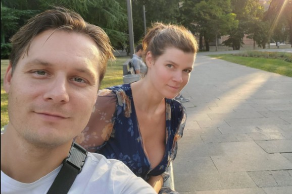 Naša glumica (45) napustila Srbiju i preselila se u Ameriku, napali je na mrežama: "Urnebesno i fejk! Jedini slučaj u istoriji čovečanstva", njen muž POBESNEO
