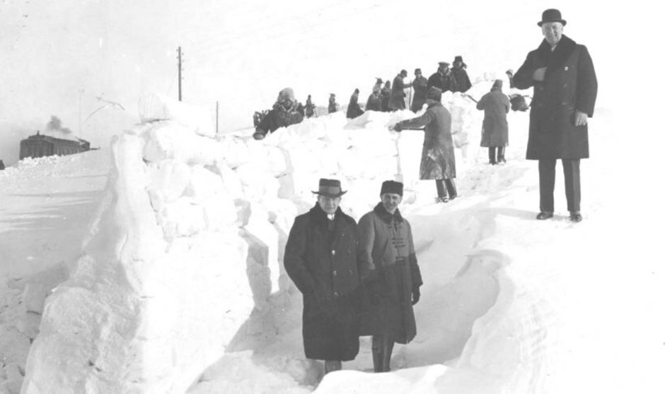 Odśnieżanie torów na trasie Tarnopol - Łanowce w 1929 r.