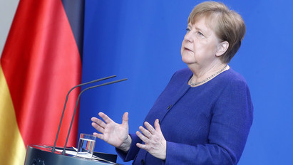 Angela Merkel: muszáj ébernek maradni