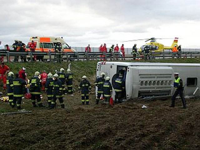 W akcji ratunkowej brał udział helikopter i 20 karetek