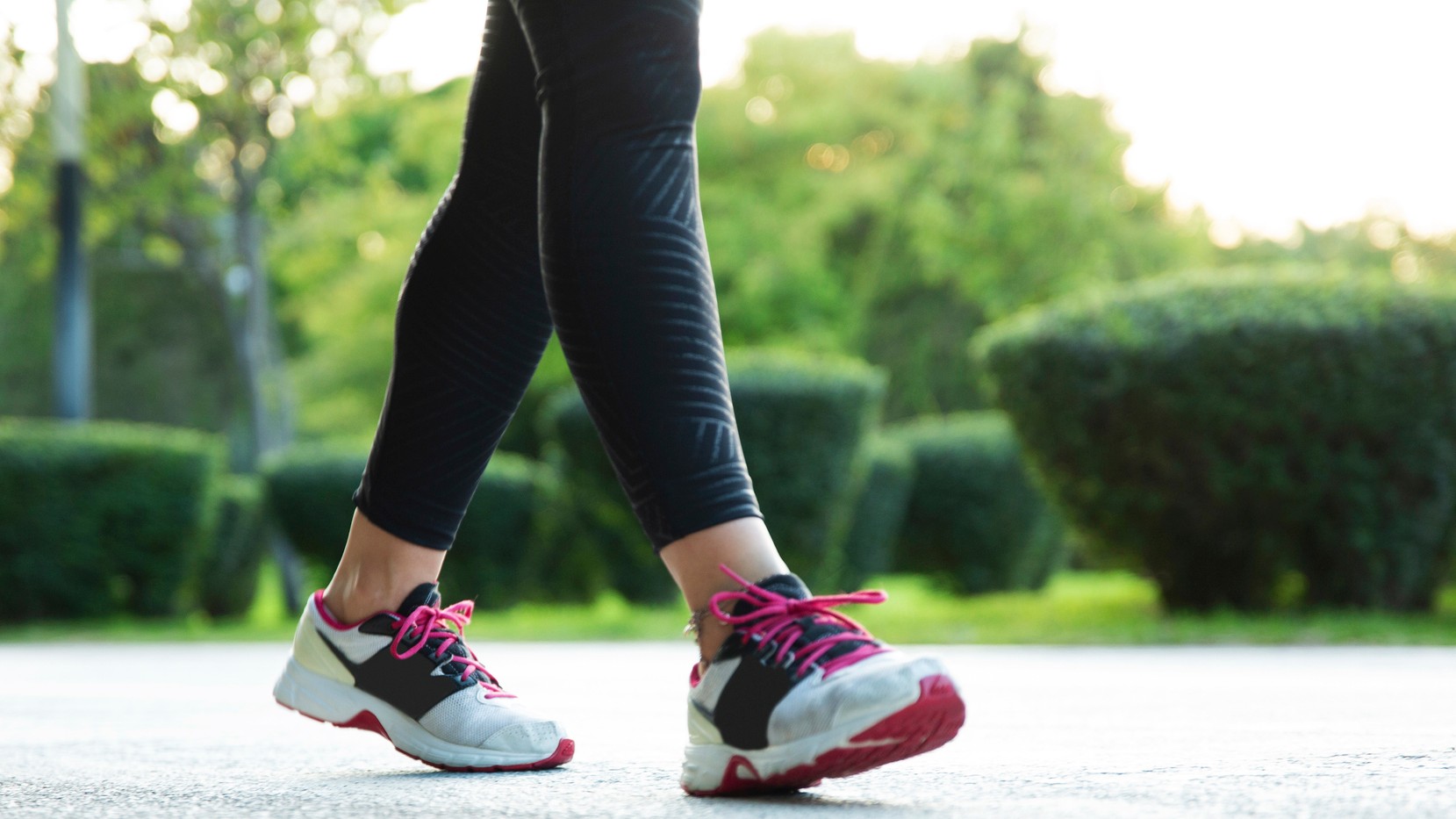 Podľa výskumu je pre srdce lepšie dlhšia denná prechádzka ako veľa krátkych. (ilustračné foto)