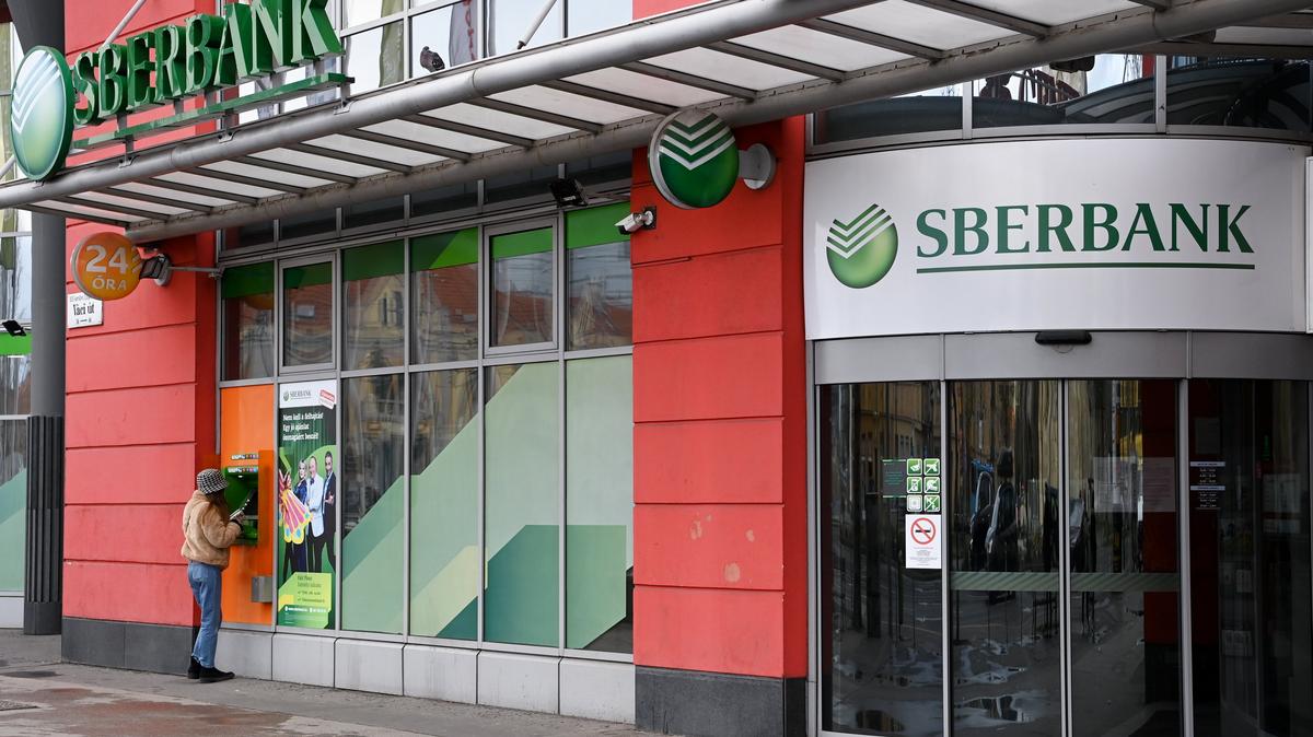 Kinyit a Sberbank néhány fiókja - Blikk