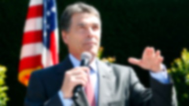 Rick Perry atakowany przez konkurentów