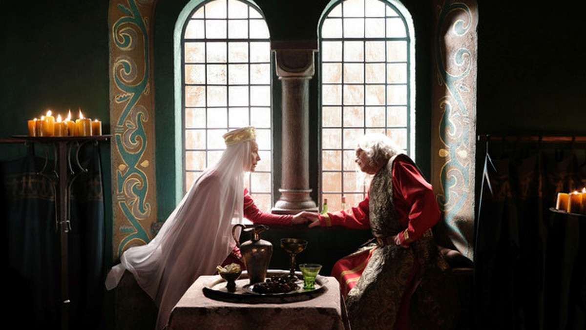 Serwis Wirtualne Media podaje, że premiera serialu "Korona królów" została przesunięta na 2018 rok. Pierwotnie produkcja miła zadebiutować na antenie TVP1 21 listopada.