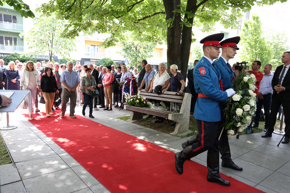 Položeni venci na spomenik "Život": U Srpskoj obeležene 32 godine od smrti 12 banjalučkih beba