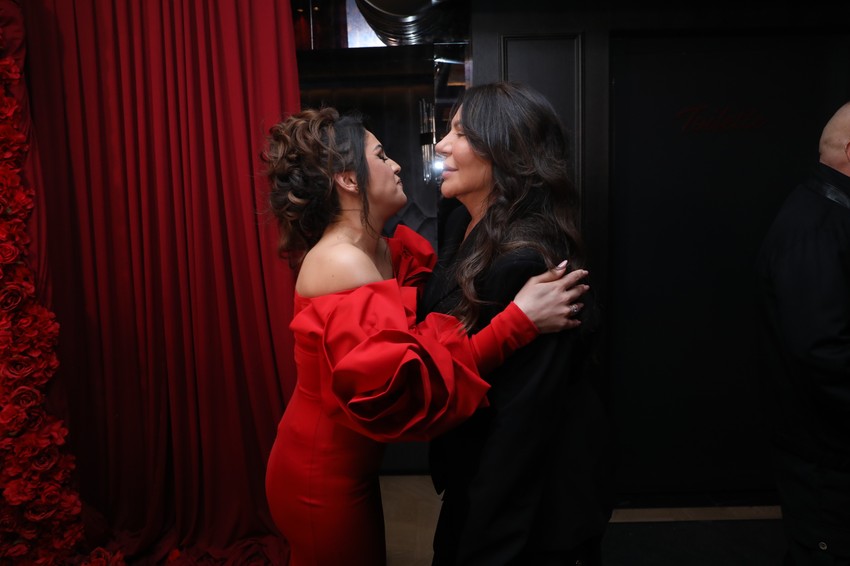 Poznati se sjatili kod Nadice Ademov: Gastoz sa misterioznom devojkom, a voditeljka sa brutalnim dekolteom