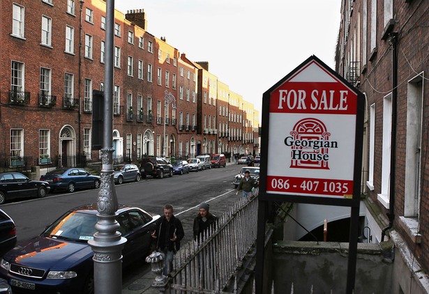 Ceny domów w Irlandii mocno spadły, zwłaszcza w Dublinie, fot. Bloomberg