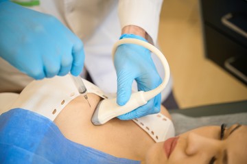 Hogyan történik az aspirációs citológia?Az eljárás során egy vékony tűvel a gyanús területet átszúrják, és a keletkező sejtanyagot mikroszkópos vizsgálatra elküldik.