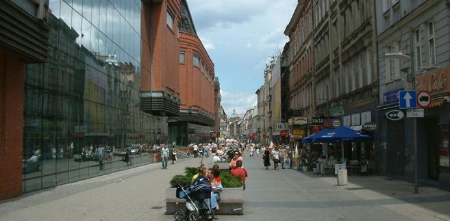 <b>Województwo Wielkopolskie: Poznań </b><br />  Na zdjęciu widok na ulicę Półwiejską w Poznaniu