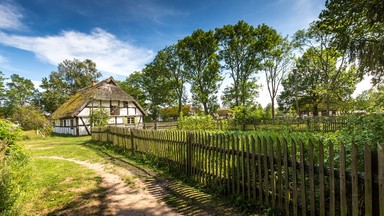 Tu się mówi pò kaszëbskù! Niezwykła inicjatywa przedsiębiorcy z Pomorza integruje lokalną społeczność